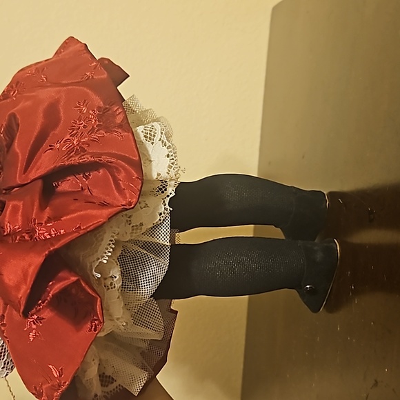 Vintage Royal Doll with tag. - Picture 11 of 13